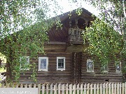 Кировская область, Лузский район, д. Лопотово, дом с балконом.